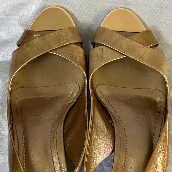 Franco Sarto size 10 metallic gold tone Wedge Slingback Sandals - Picture 13 of 16